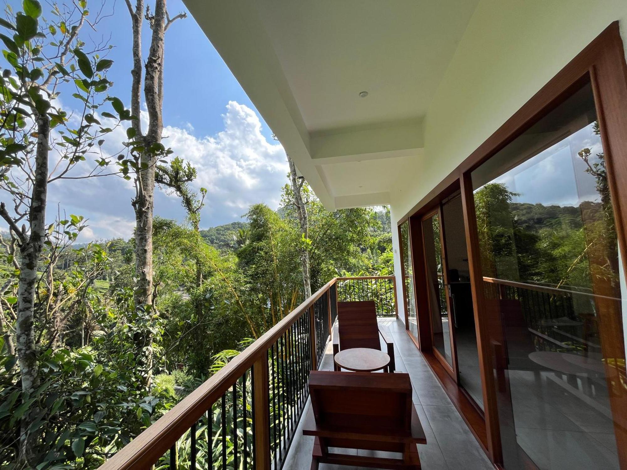 Lush Acres Farm stay *